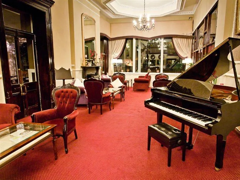 קיל איירן The Lake Hotel