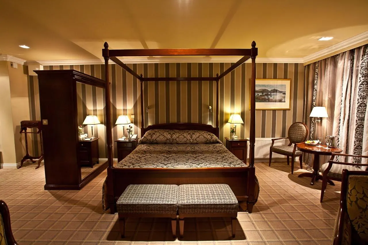 קיל איירן The Lake Hotel  קיל איירן